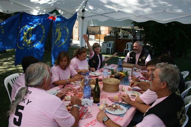 A tavola con le bandiere 1.jpg